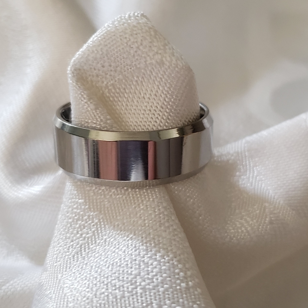 Unisex engraveable!! Silver Titanium Wedding Band